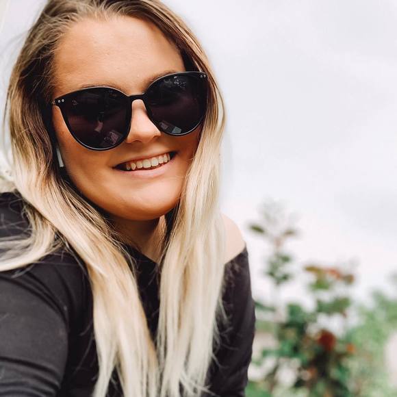 Meet your Posher, Katie - Picture 1 of 1